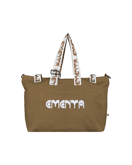 A practical companion for short trips or everyday use. Made from soft, breathable linen in a warm camel tone, this bag combines functionality with elegance. The 'dots' ementa logo is subtly placed on the front and straps, adding a unique touch. It features adjustable straps for a comfortable fit, a spacious 40L capacity, a small inner pocket for valuables, and an additional exterior pocket on the back for easy access to essentials.

Sized to meet airline cabin dimensions, it’s also a reliable choice for tra