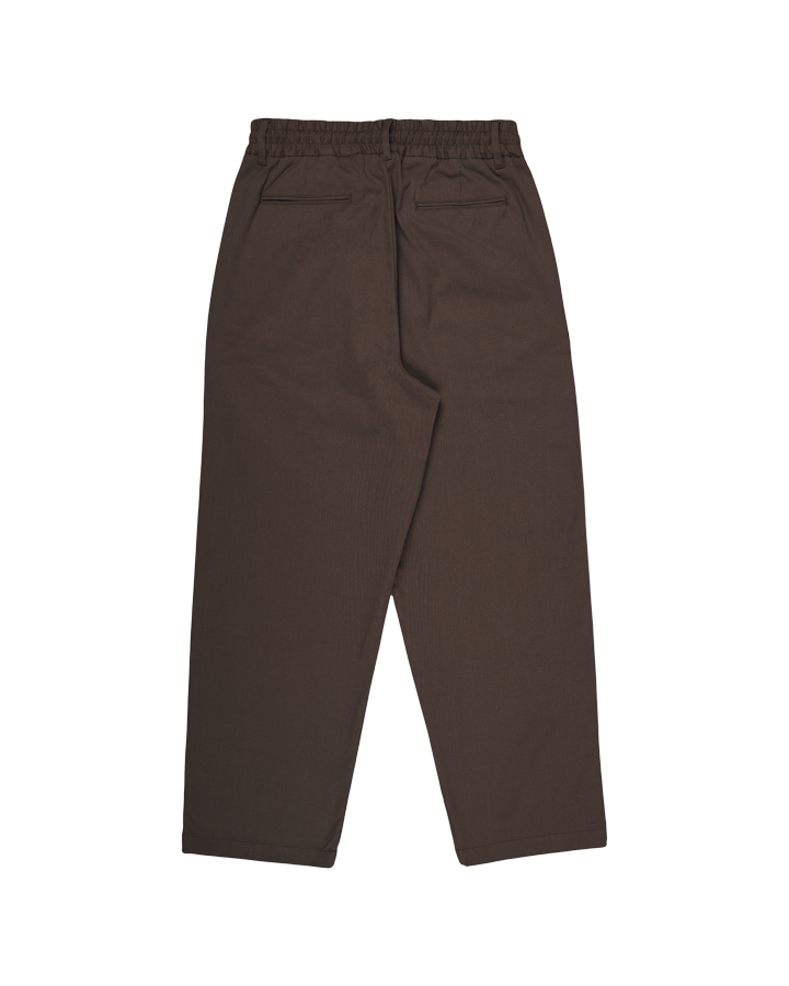 These relaxed-fit pants in dark brown color are designed with a modern silhouette for a comfortable, functional fit. The fabric provides durability and a slight stretch for enhanced flexibility, ensuring ease of movement throughout the day.