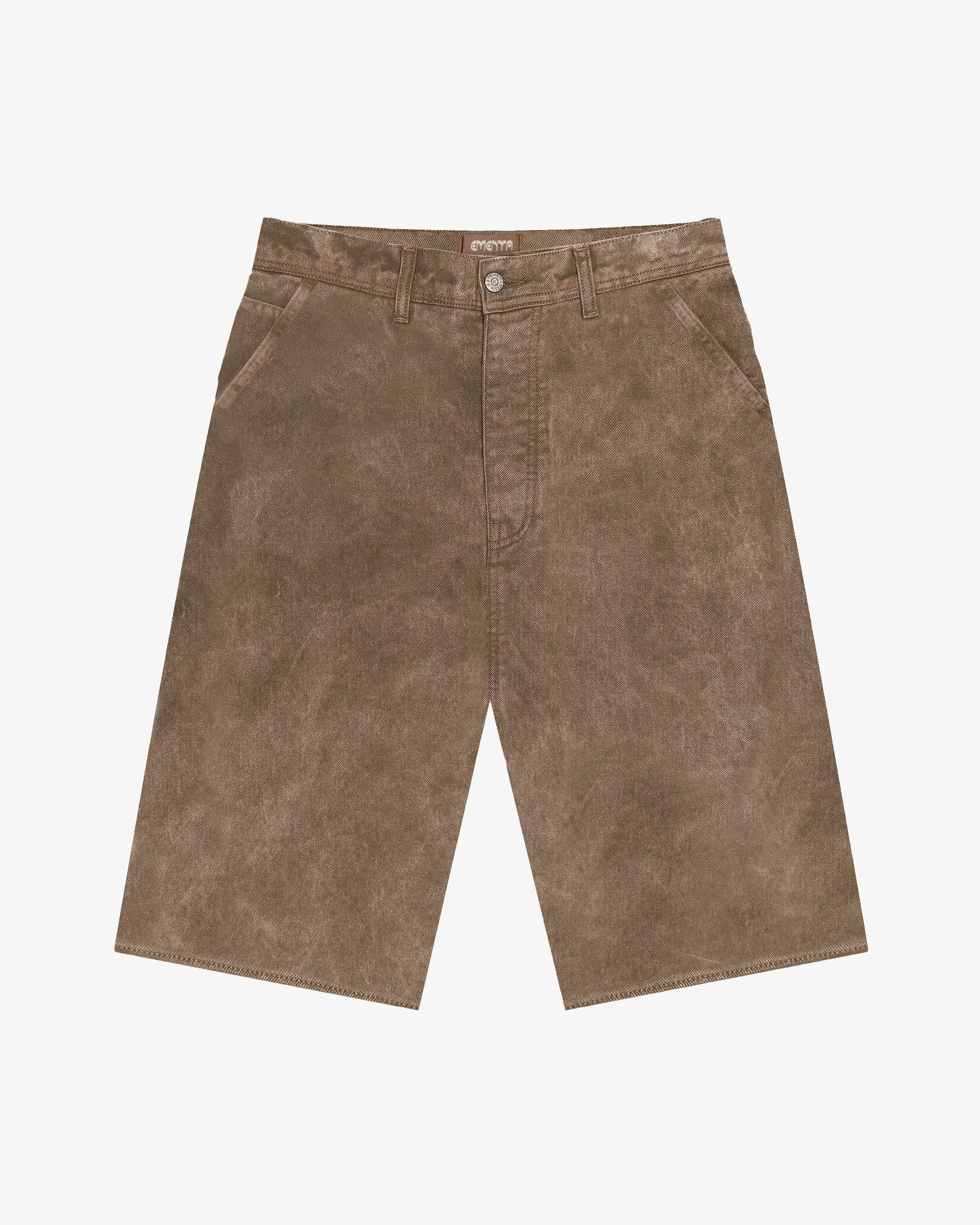 100% Cotton twill
Brown fade out wash
Big Ikon design embroidered on the back pocket
2 angled front pockets with a classic coin pocket
2 back pockets featuring decorative embroidery
Relaxed knee-length fit with wide leg opening
Made in Portugal