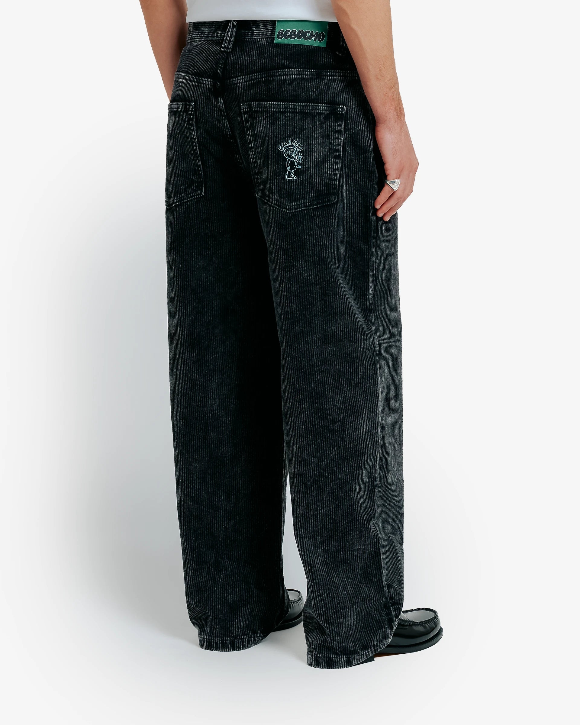 Artist Edition&nbsp;
Bonga is our baggy fit. It is very loose from waist to ankle, designed for comfort and a bold, laid-back look.

100% cotton corduroy for a soft, textured feel

Classic five-pocket design with belt loops
Button closure with full button fly for secure fastening

Embroidered front pocket butterfly detail&nbsp;
Bebucho design embroidered on the back pocket
Reinforced stitching ensures durability

Wide wale corduroy with bold ridges for extra texture

Unisex fit designed to suit all genders