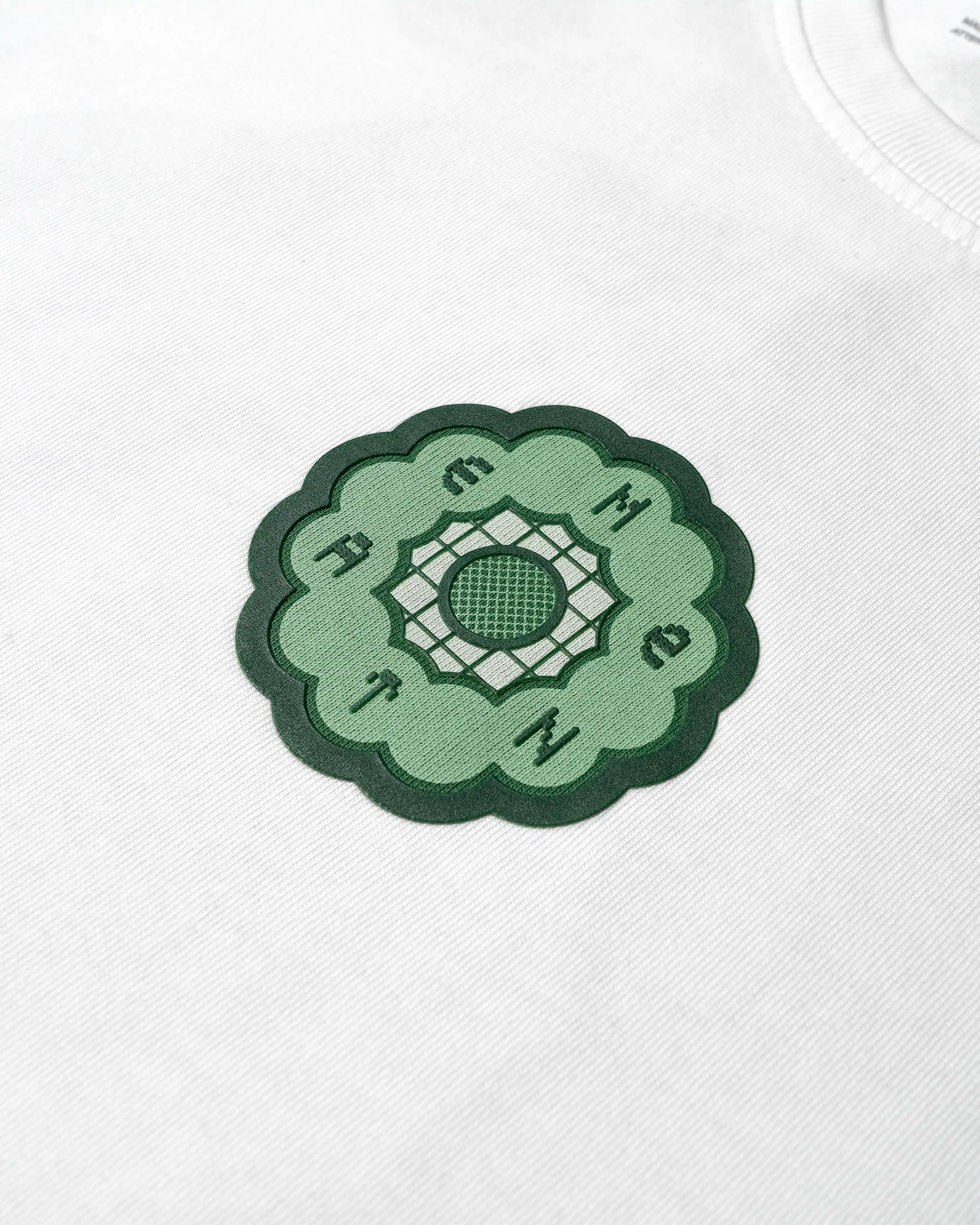 100% Cotton (220gsm)
Heavyweight cotton fabric with soft hand-feel
Boxy, relaxed fit with dropped shoulders
Ribbed crewneck collar
Screen-printed graphic on front and back

"EMENTA© Moved By Friendship" motto on the back with the Garden Flower design
Double-stitched hems for durability
Made in Portugal