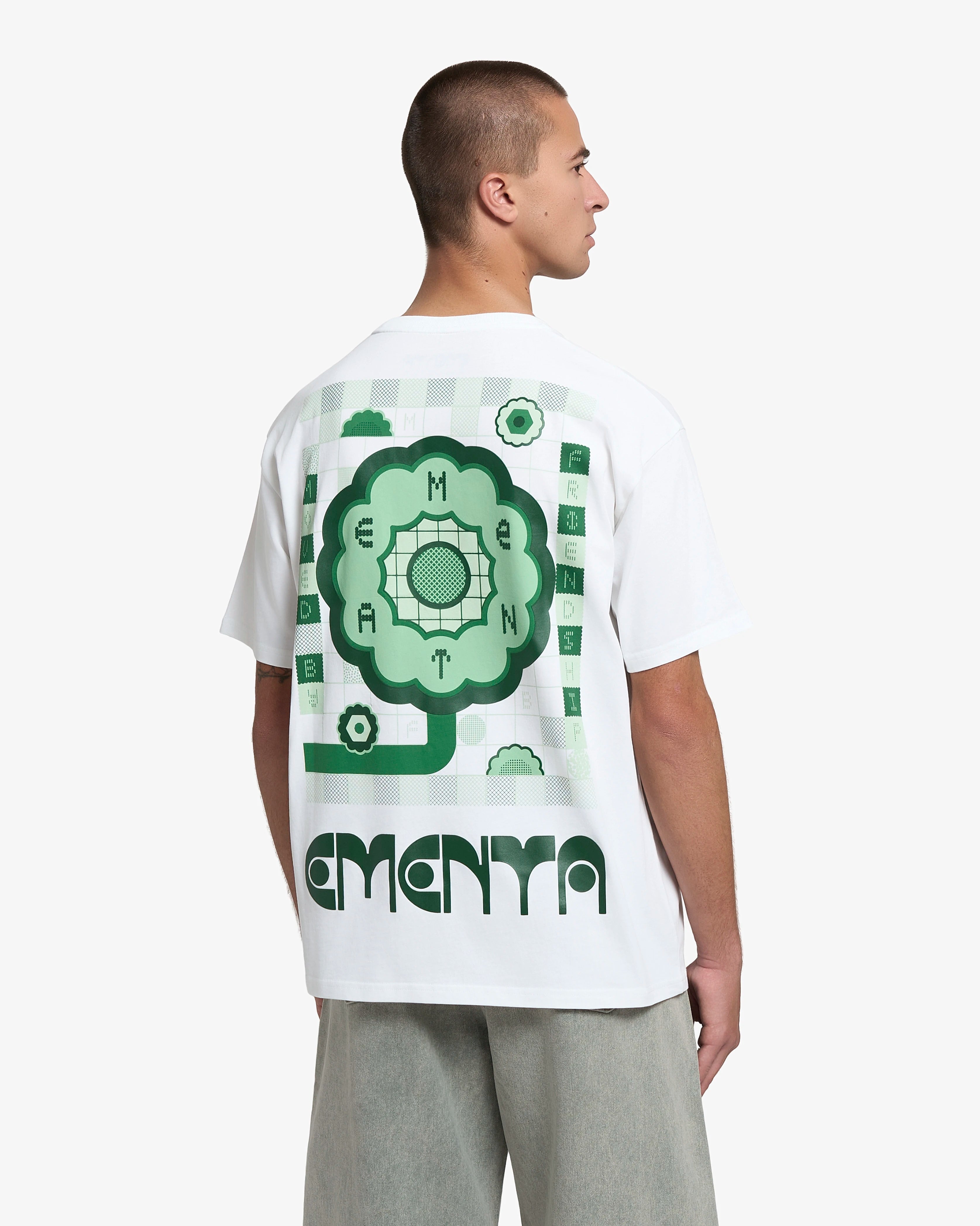100% Cotton (220gsm)
Heavyweight cotton fabric with soft hand-feel
Boxy, relaxed fit with dropped shoulders
Ribbed crewneck collar
Screen-printed graphic on front and back

"EMENTA© Moved By Friendship" motto on the back with the Garden Flower design
Double-stitched hems for durability
Made in Portugal