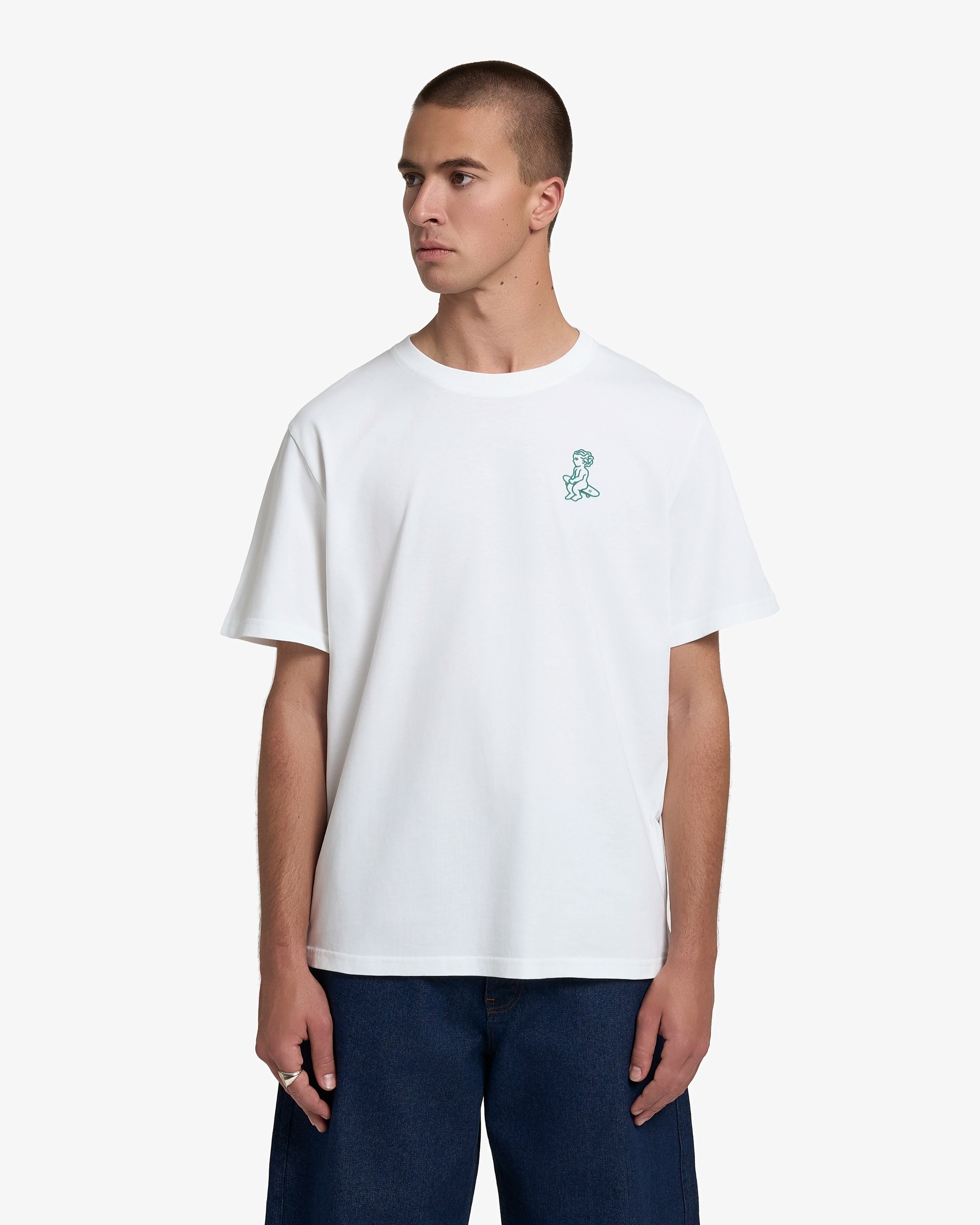 100% cotton with a soft, medium-weight feel
Regular fit for everyday ease
Classic cut with short sleeves
Small green Ikon logo embroidered on the chest
Crafted to retain shape wash after wash
Made in Portugal with quality attention