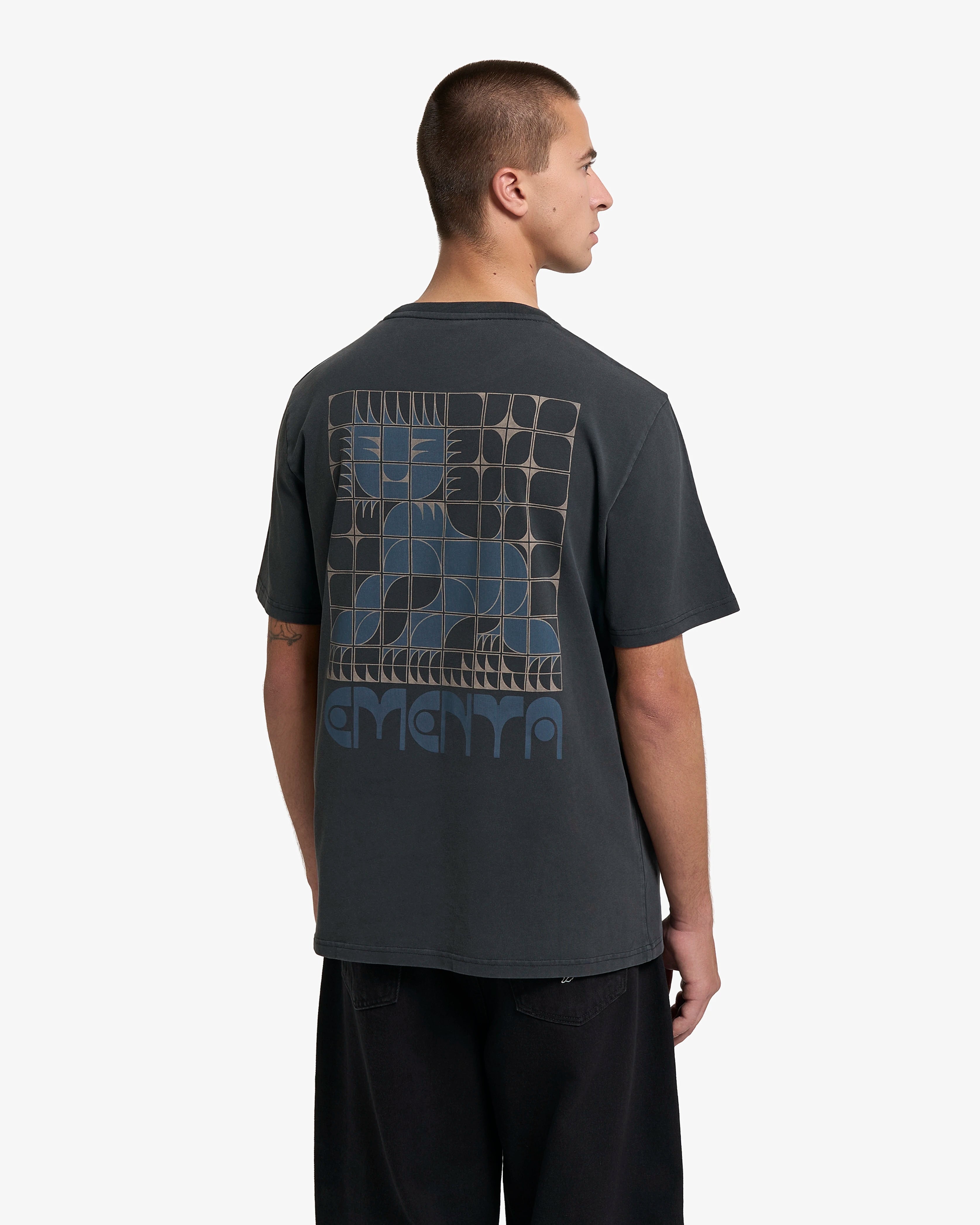 Short-sleeve t-shirt designed for everyday wear
100% cotton jersey with a soft, medium-weight feel (240 gsm)
Regular unisex fit that holds its shape
“Moved By Friendship” text printed on the front
Lion graphic printed on the back
Black base colour
Made in Portugal