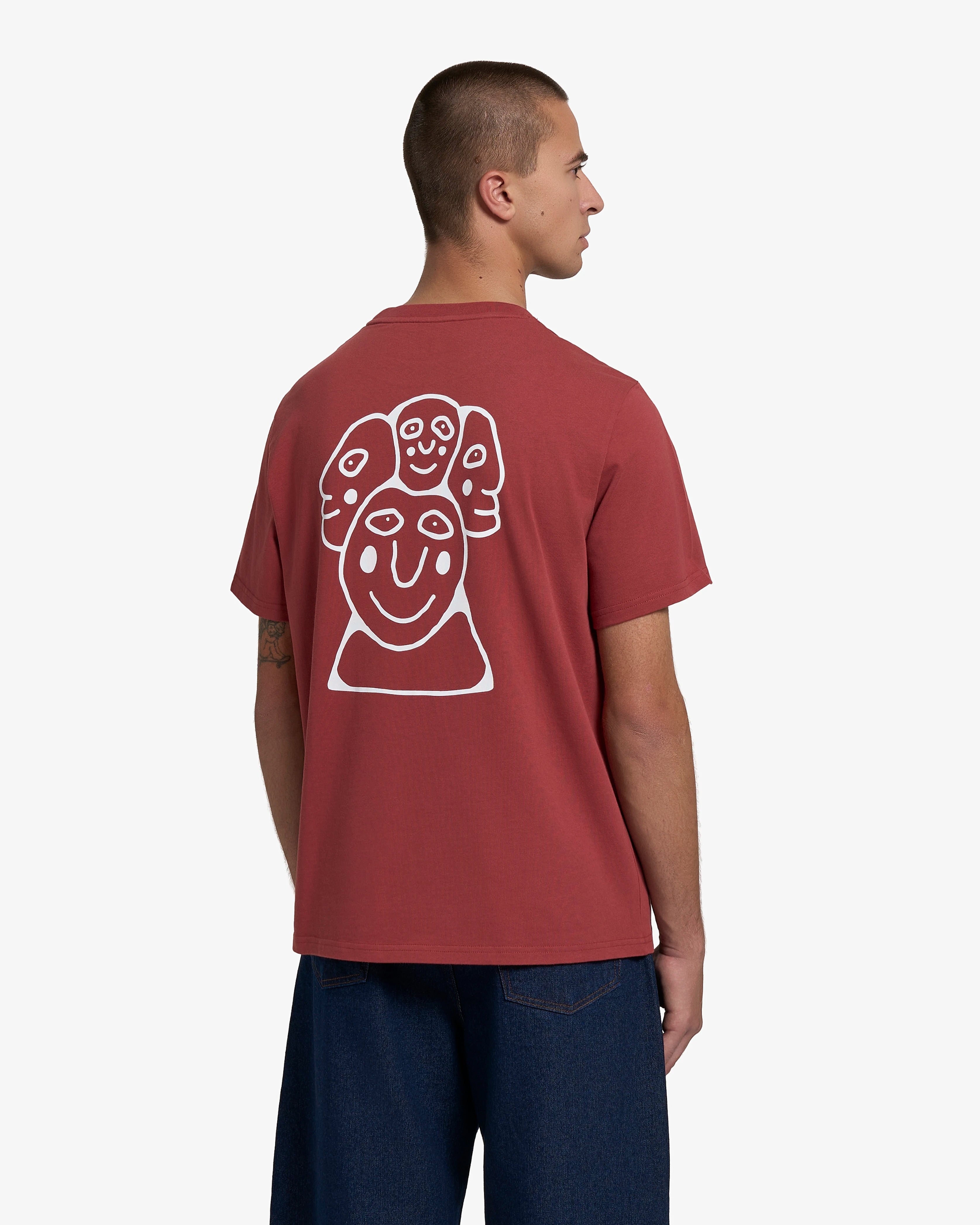 100% cotton, 240 g/m²
Soft yet structured heavyweight feel
Burgundy color with off-white "Loyalty" print on the back
Pre-shrunk to maintain size and shape after washing
Reinforced collar and double-stitched hems for lasting wear

Machine wash at 30°C, tumble dry low, iron inside out
Unisex fit
Made in Portugal