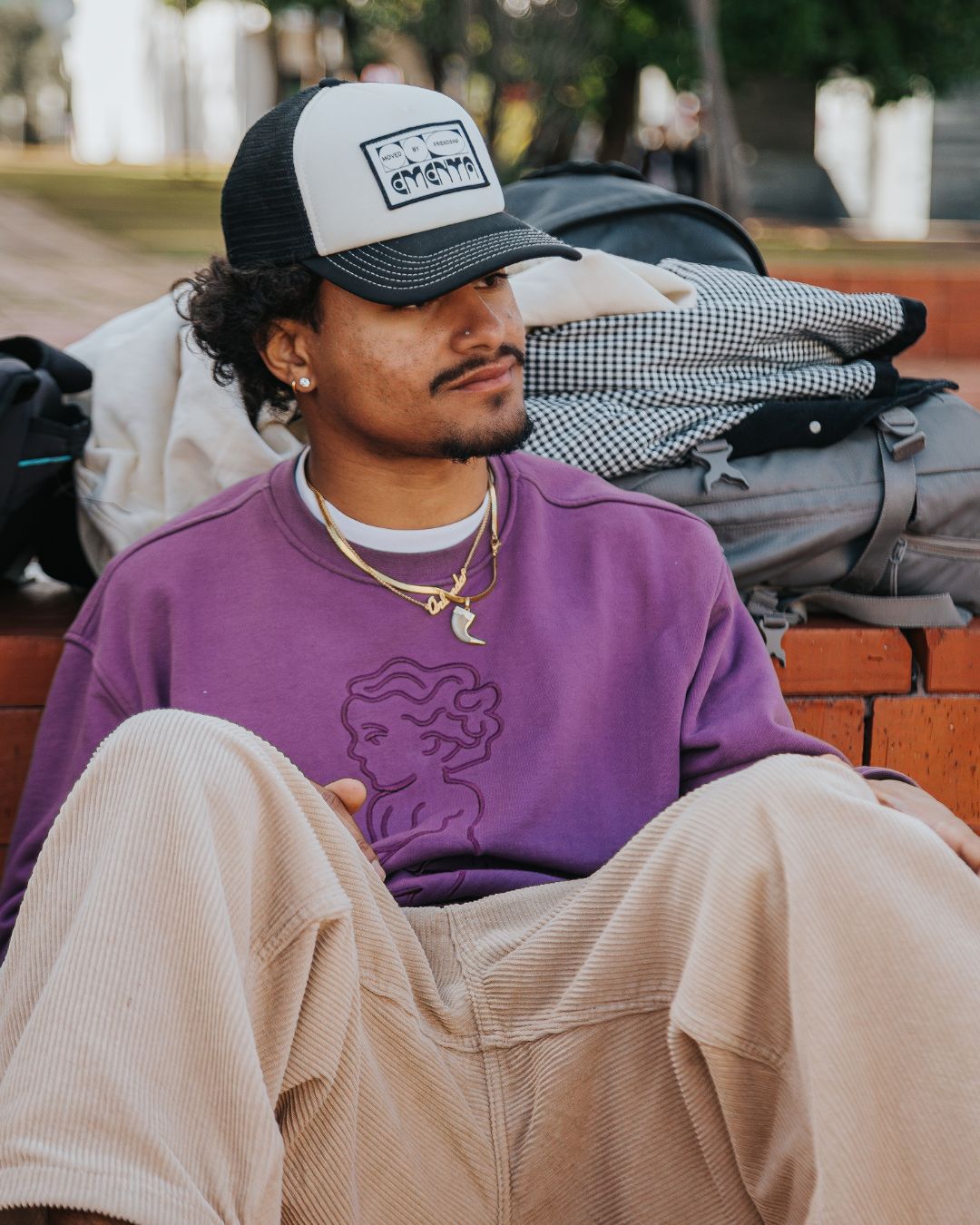 Made from 100% heavy cotton, this purple crewneck is designed for durability and resistance to frequent wear. The fabric offers a comfortable fit, making it ideal for everyday wear.